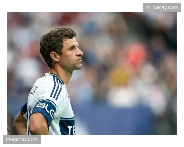 告别仪式后，托马斯·穆勒独自在更衣室坐了一小时